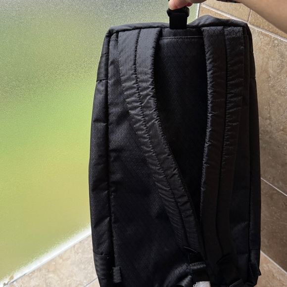 Athleta Excursion Convertible Duffel Bag Backpack Gym Travel Trolley Sleeve New - Picture 4 of 17